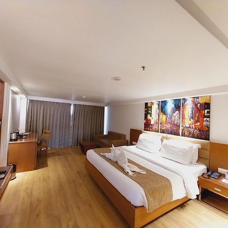 Hotel YMCA International Centre Ahmedabad Esterno foto
