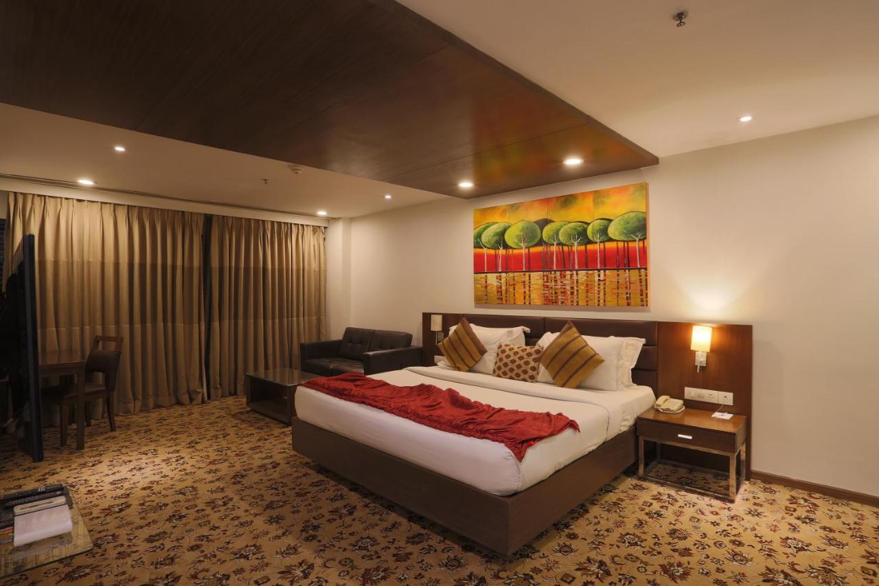 Hotel YMCA International Centre Ahmedabad Esterno foto