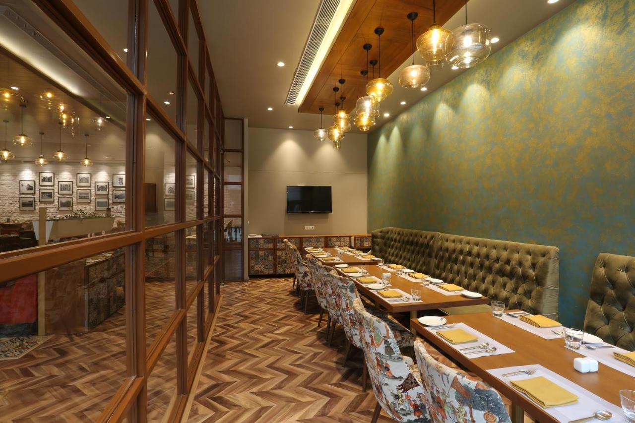 Hotel YMCA International Centre Ahmedabad Esterno foto