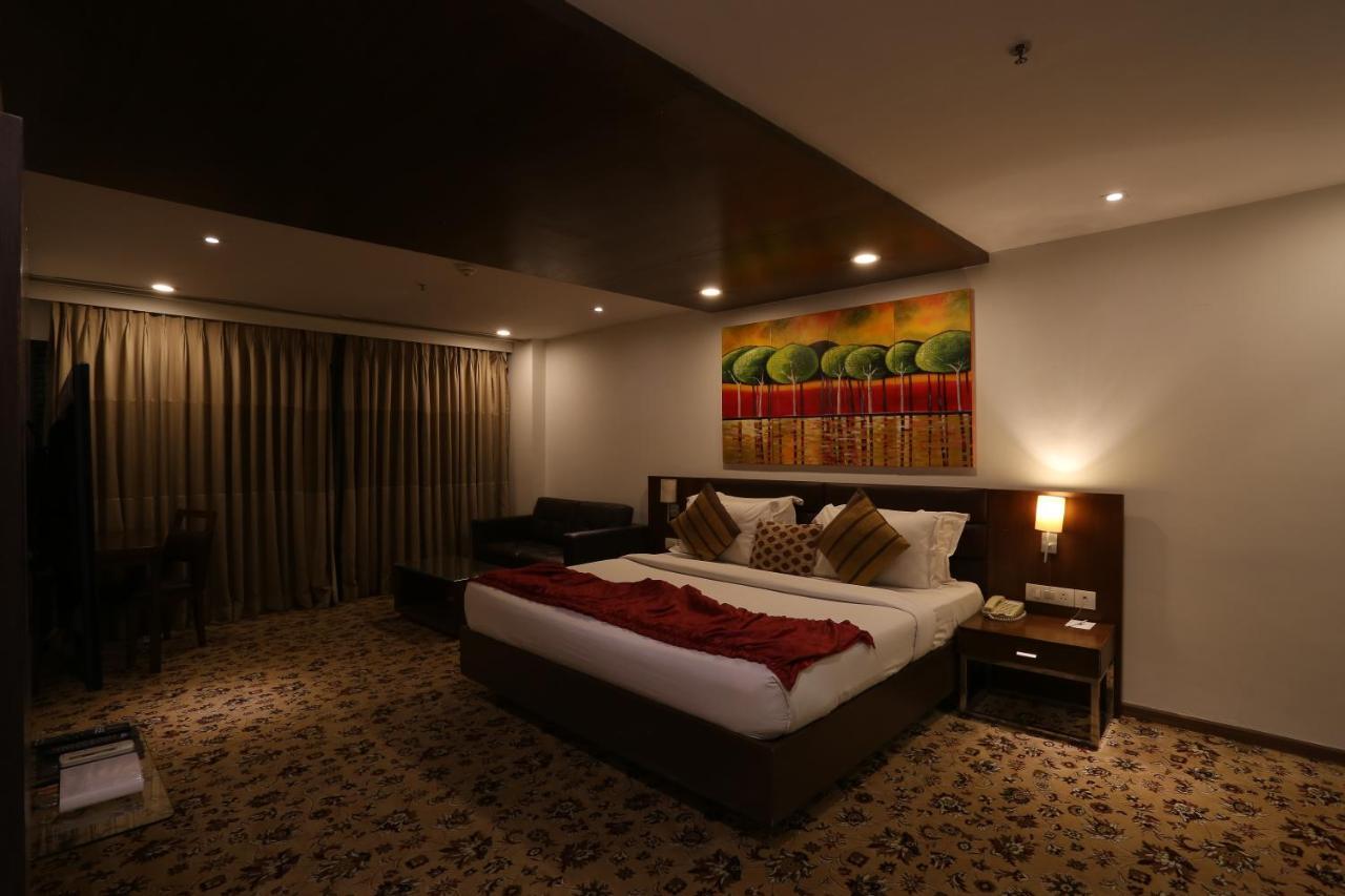 Hotel YMCA International Centre Ahmedabad Esterno foto