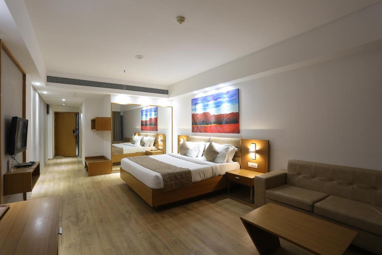 Hotel YMCA International Centre Ahmedabad Esterno foto