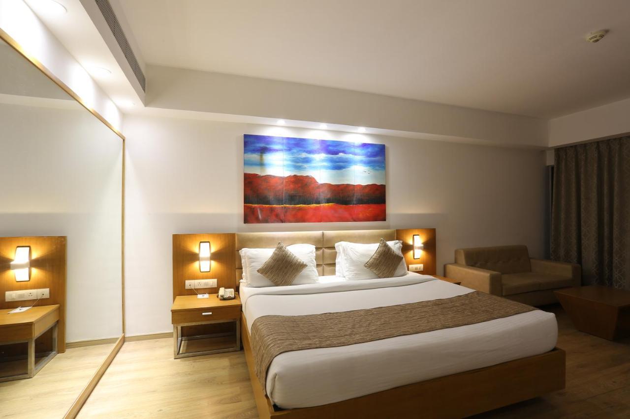 Hotel YMCA International Centre Ahmedabad Esterno foto